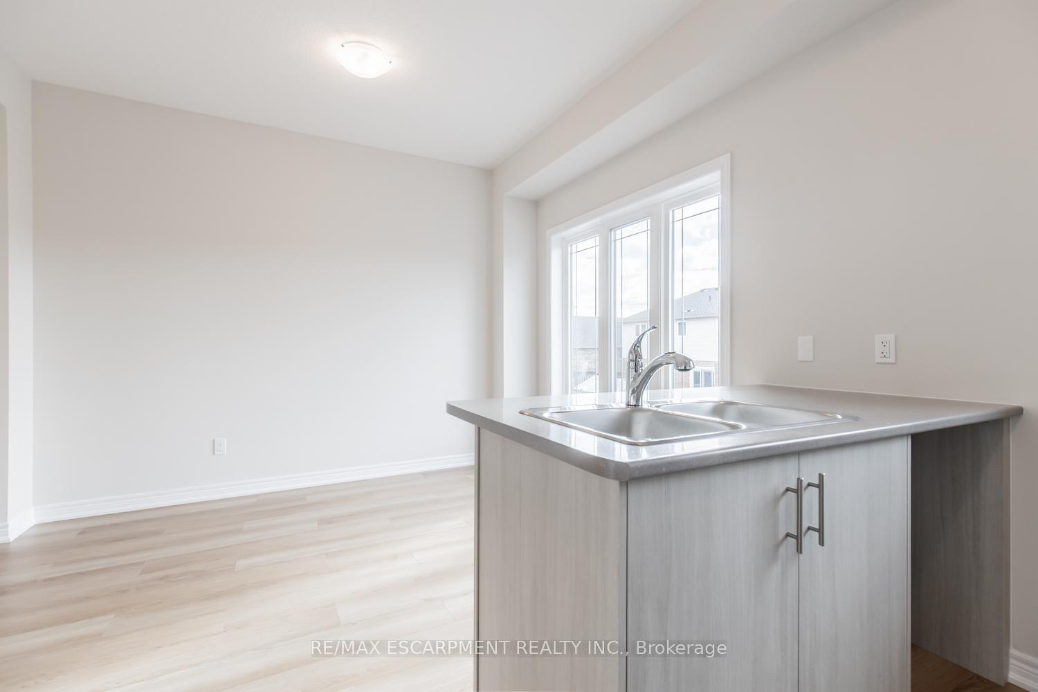 Photo 11 of Unit 49, 19 Picardy Drive, Hamilton, Stoney Creek Mountain — HOMEH