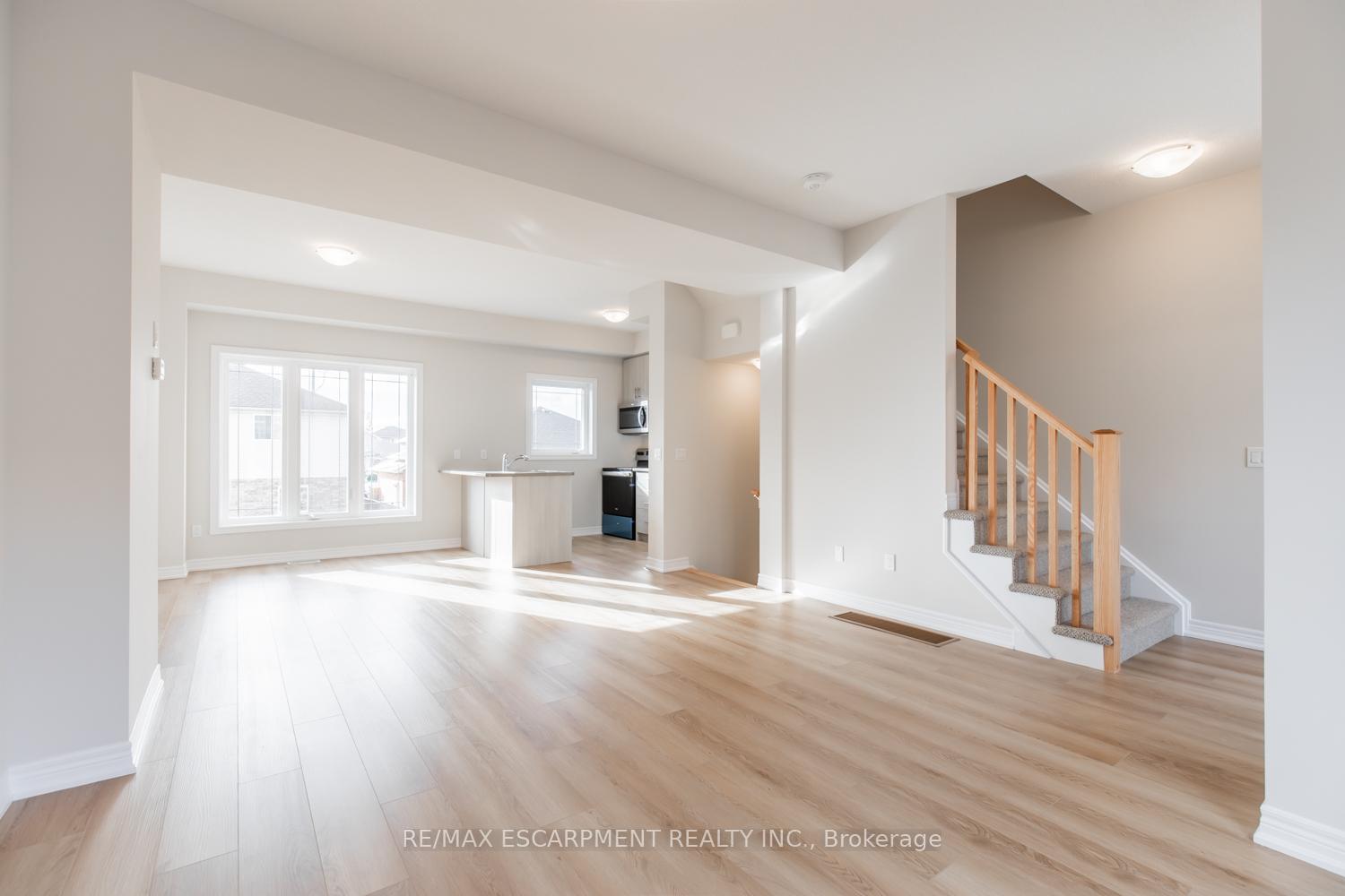 Photo 14 of Unit 49, 19 Picardy Drive, Hamilton, Stoney Creek Mountain — HOMEH