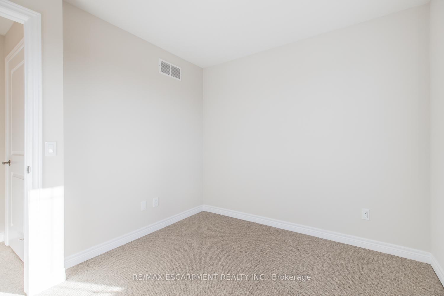 Photo 33 of Unit 49, 19 Picardy Drive, Hamilton, Stoney Creek Mountain — HOMEH