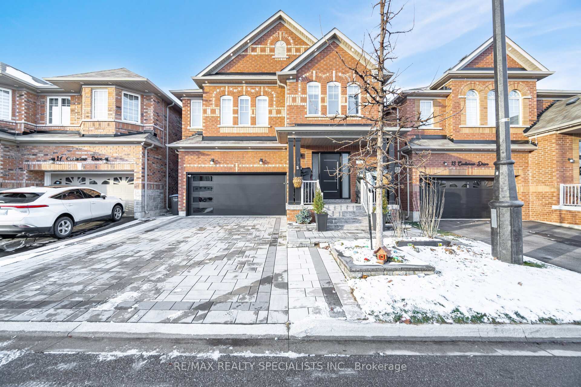 Photo 2 of 15 Cookview Drive, Brampton, Sandringham-Wellington — HOMEH