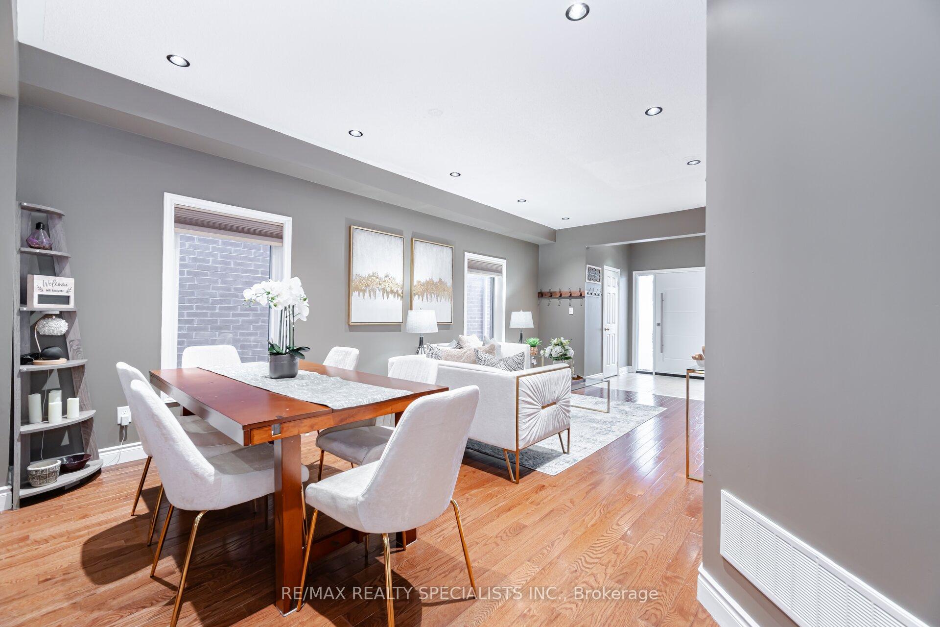 Photo 6 of 15 Cookview Drive, Brampton, Sandringham-Wellington — HOMEH