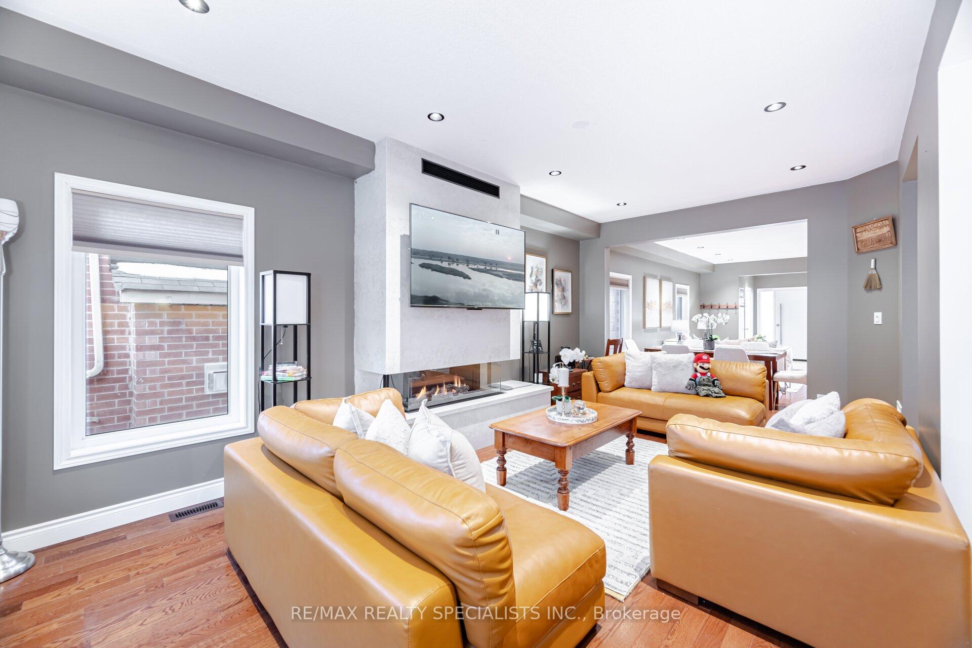 Photo 9 of 15 Cookview Drive, Brampton, Sandringham-Wellington — HOMEH