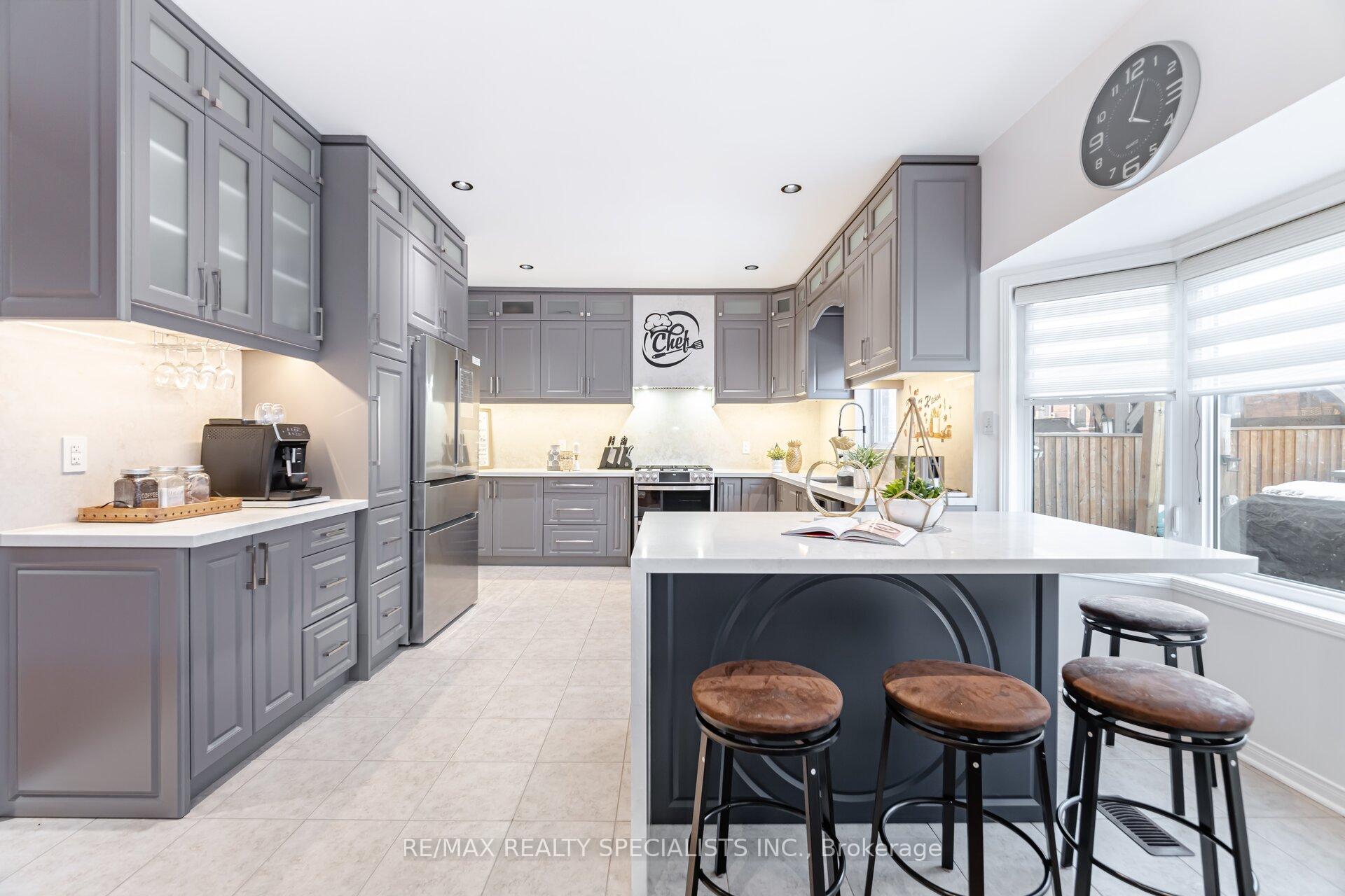 Photo 10 of 15 Cookview Drive, Brampton, Sandringham-Wellington — HOMEH