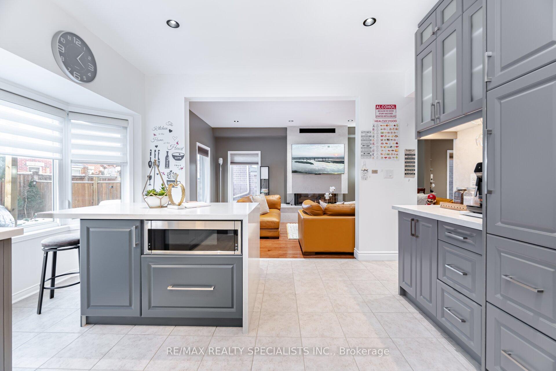 Photo 11 of 15 Cookview Drive, Brampton, Sandringham-Wellington — HOMEH