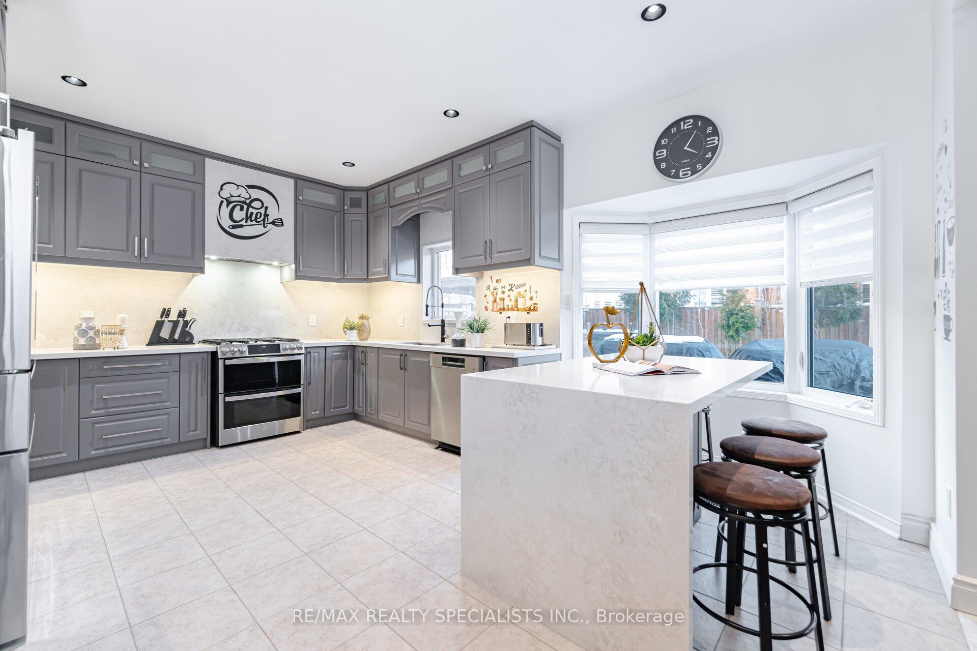 Photo 12 of 15 Cookview Drive, Brampton, Sandringham-Wellington — HOMEH