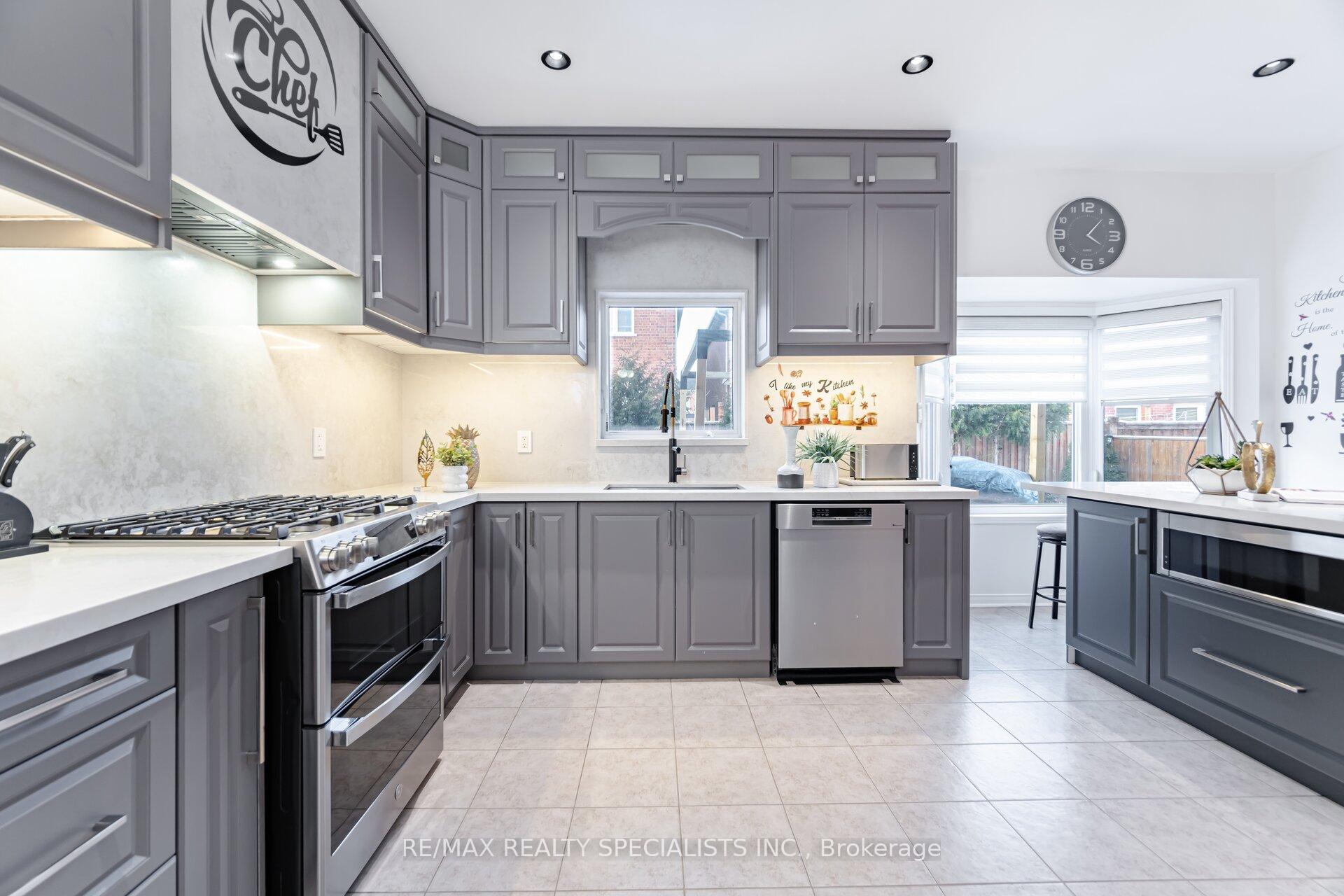 Photo 14 of 15 Cookview Drive, Brampton, Sandringham-Wellington — HOMEH