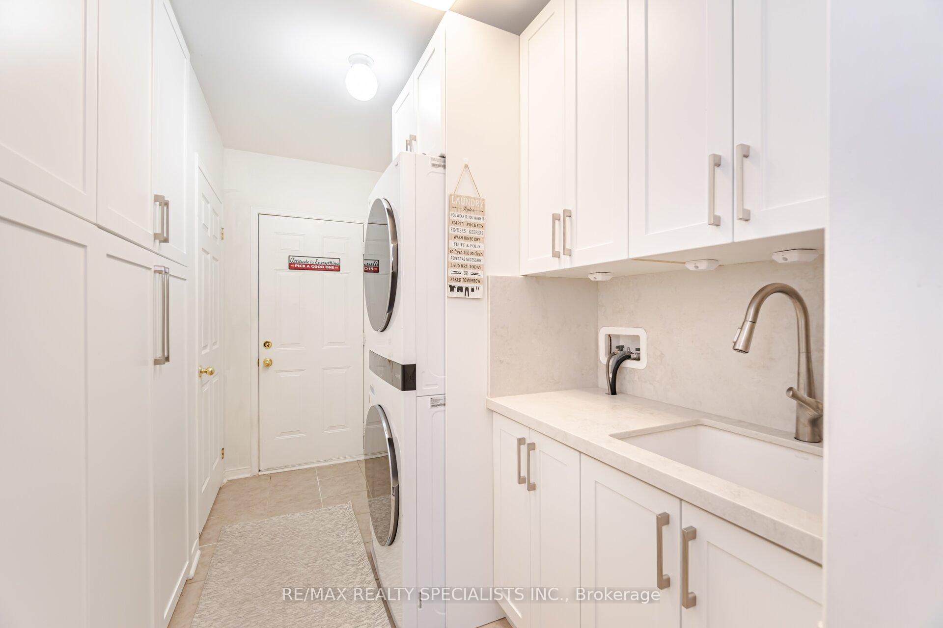 Photo 16 of 15 Cookview Drive, Brampton, Sandringham-Wellington — HOMEH