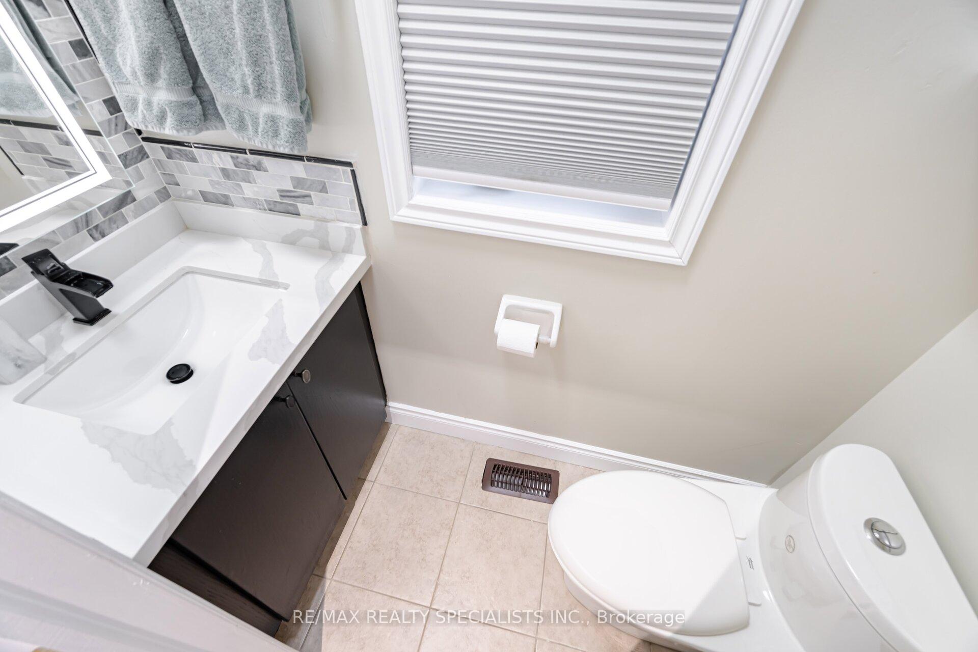 Photo 17 of 15 Cookview Drive, Brampton, Sandringham-Wellington — HOMEH
