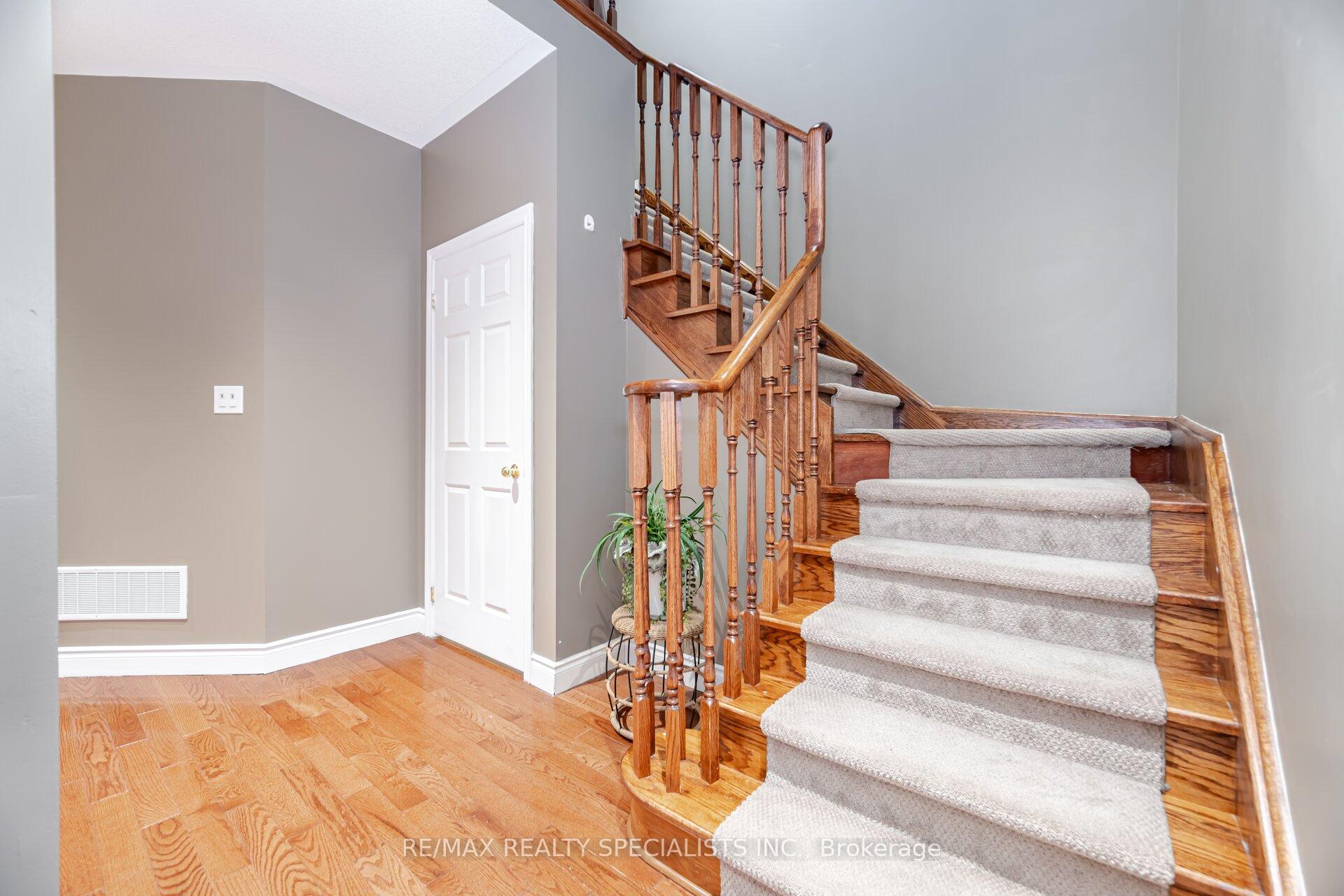 Photo 18 of 15 Cookview Drive, Brampton, Sandringham-Wellington — HOMEH