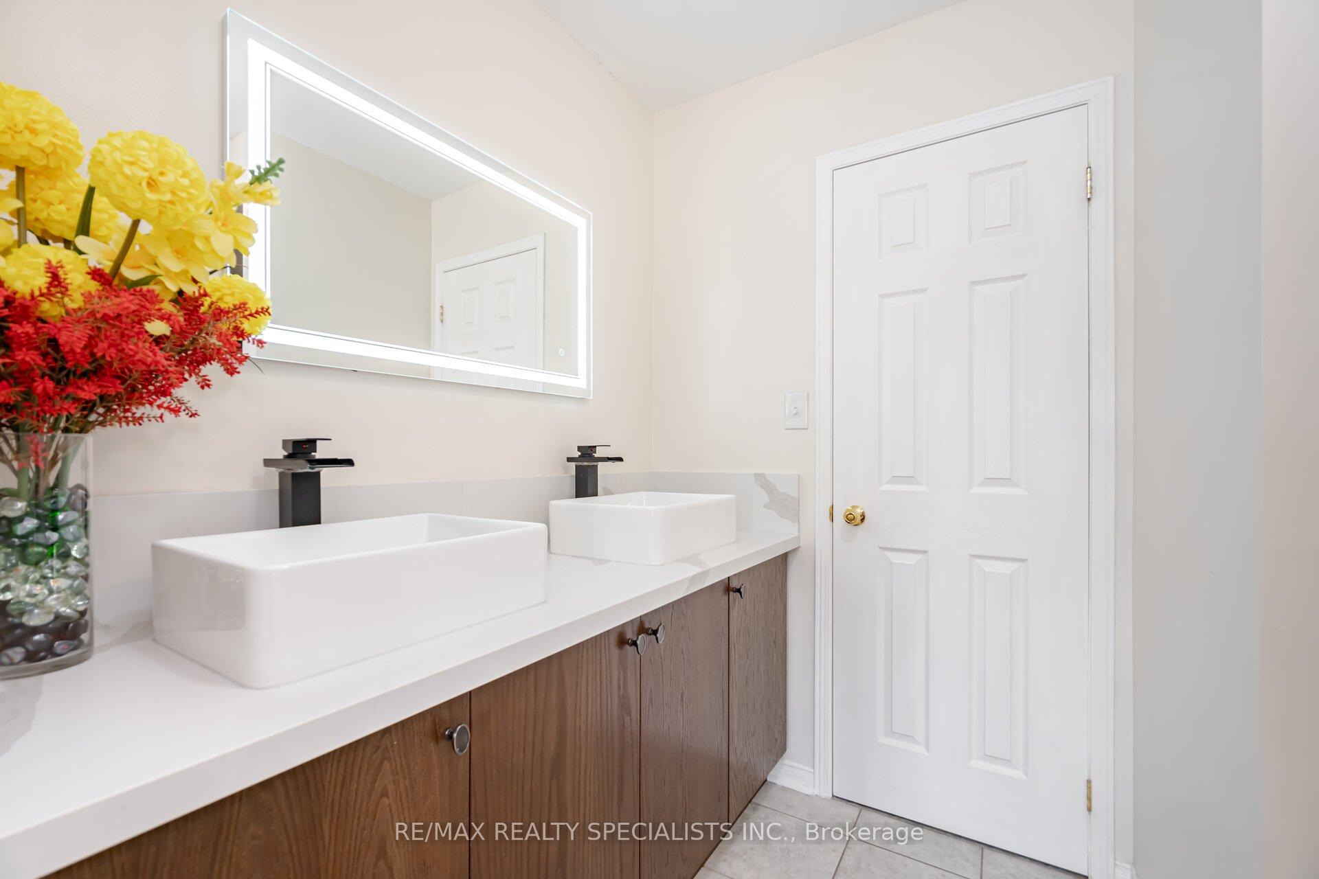 Photo 24 of 15 Cookview Drive, Brampton, Sandringham-Wellington — HOMEH