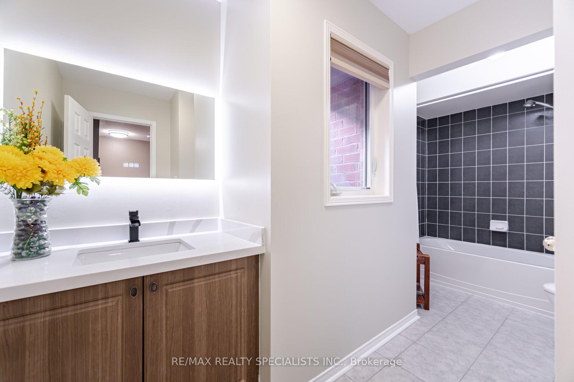 Photo 30 of 15 Cookview Drive, Brampton, Sandringham-Wellington — HOMEH