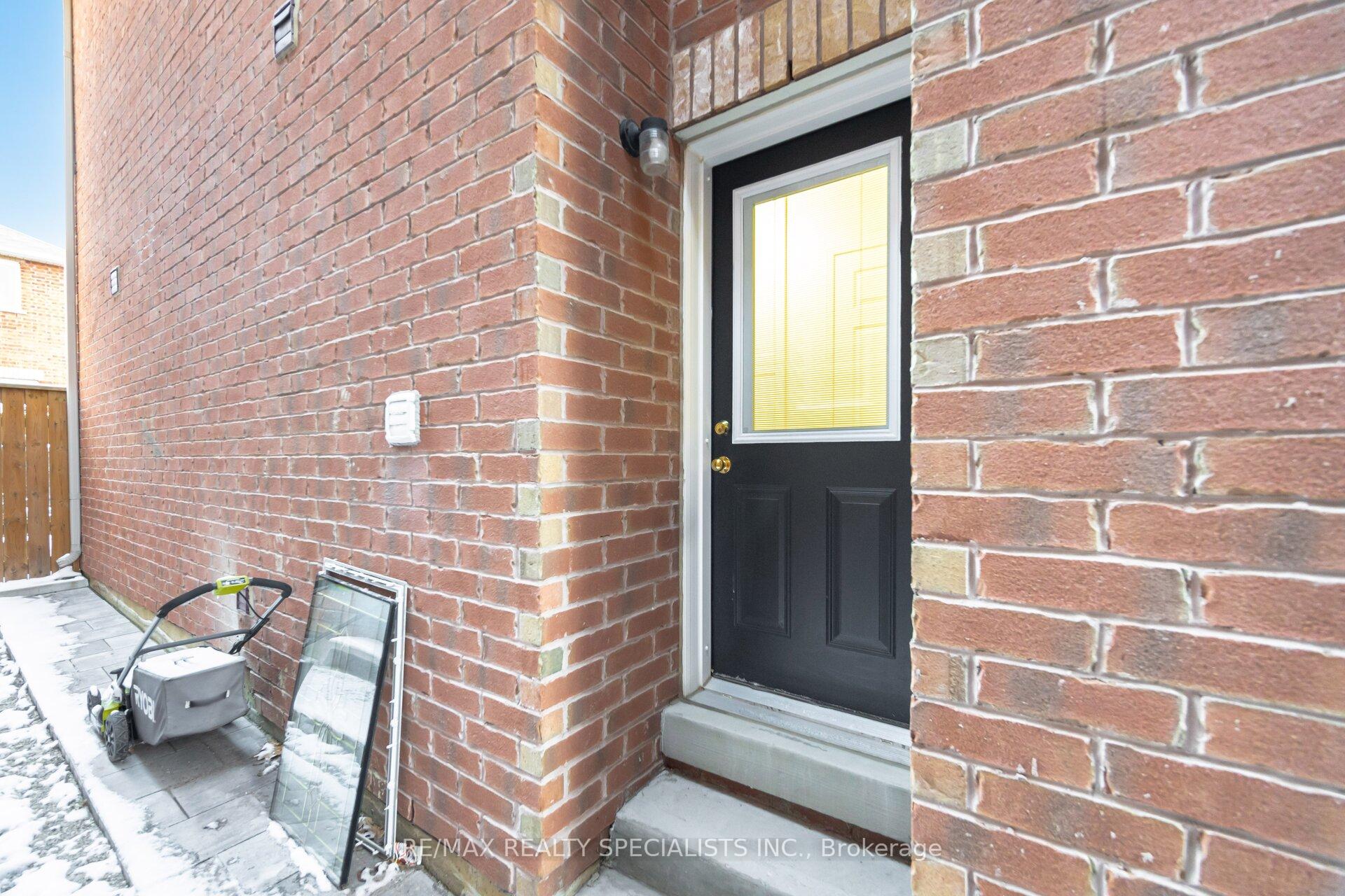 Photo 32 of 15 Cookview Drive, Brampton, Sandringham-Wellington — HOMEH