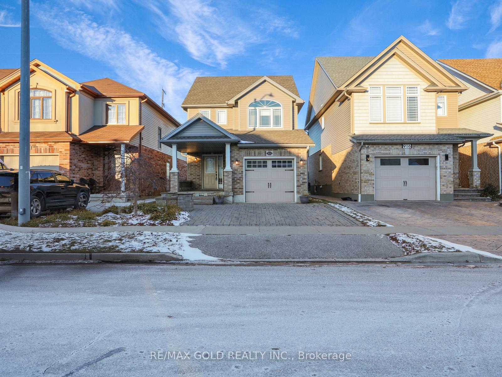 Front of Unit (Lease), 920 Dunblane Court