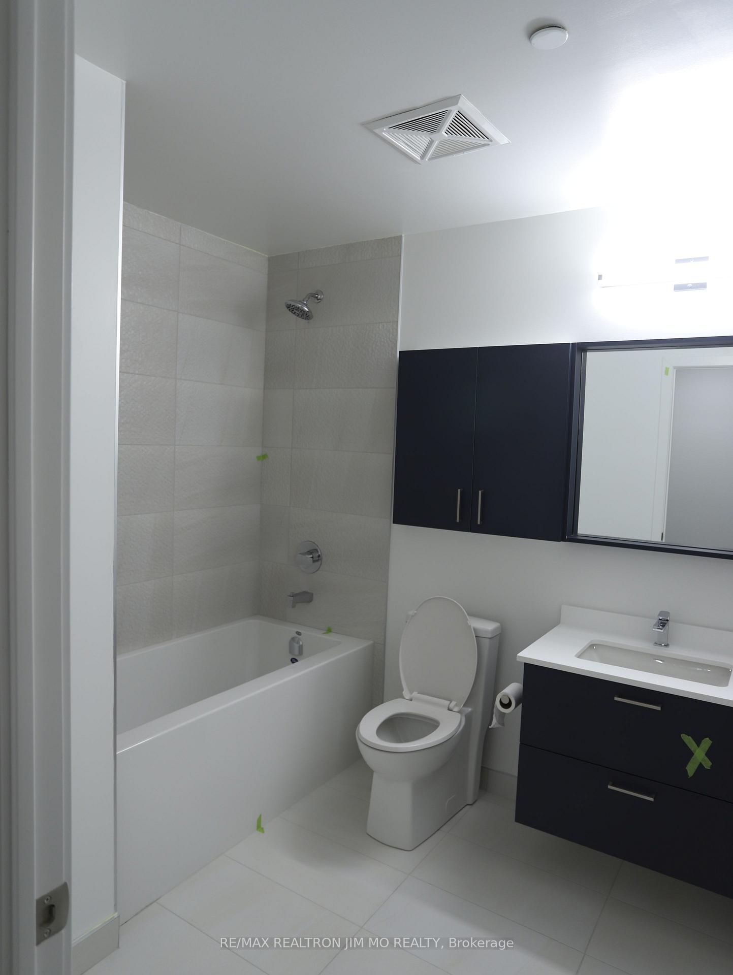 Photo 4 of Unit 3003, 50 Upper Mall Way, Vaughan, Brownridge — HOMEH