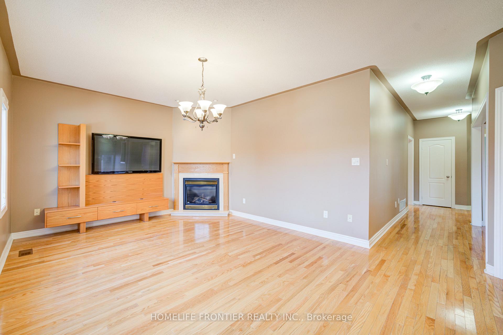 Photo 2 of 70 Sandwood Drive, Vaughan, Patterson — HOMEH