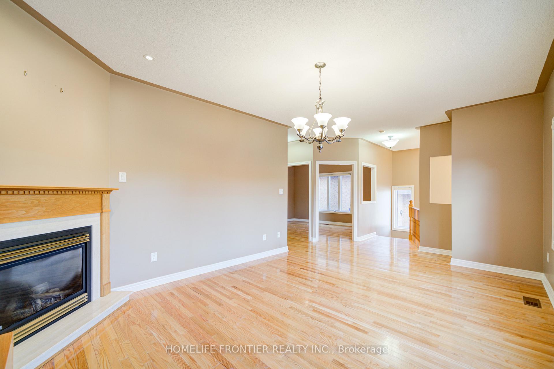 Photo 3 of 70 Sandwood Drive, Vaughan, Patterson — HOMEH