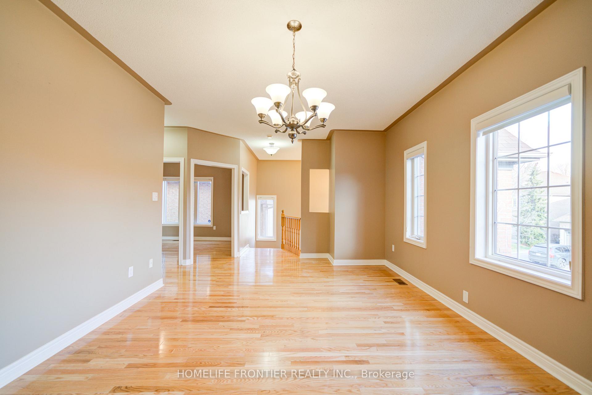 Photo 4 of 70 Sandwood Drive, Vaughan, Patterson — HOMEH