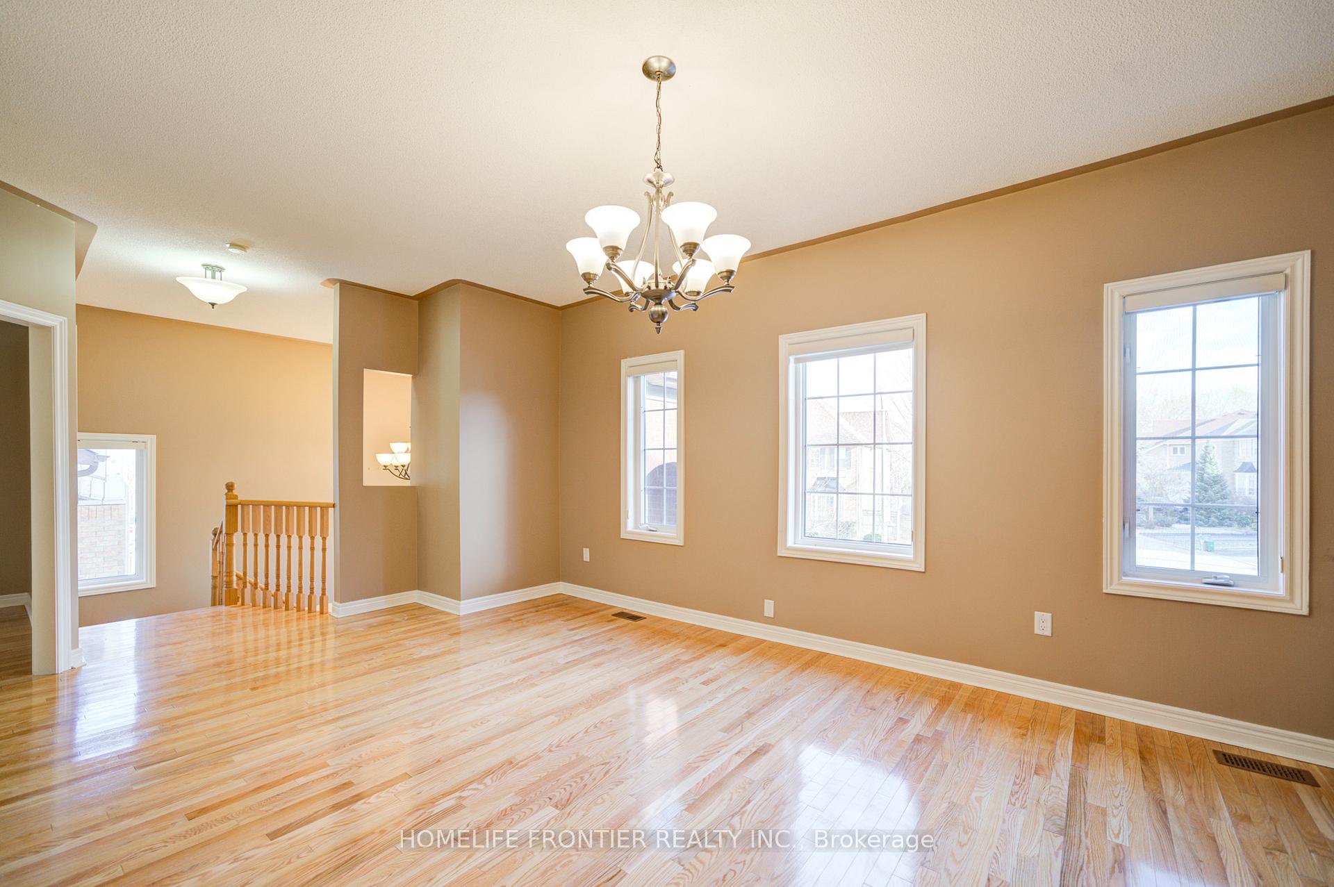 Photo 5 of 70 Sandwood Drive, Vaughan, Patterson — HOMEH
