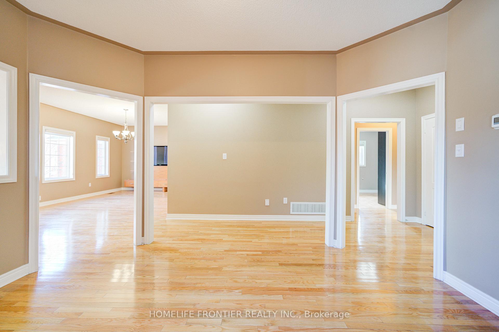 Photo 8 of 70 Sandwood Drive, Vaughan, Patterson — HOMEH