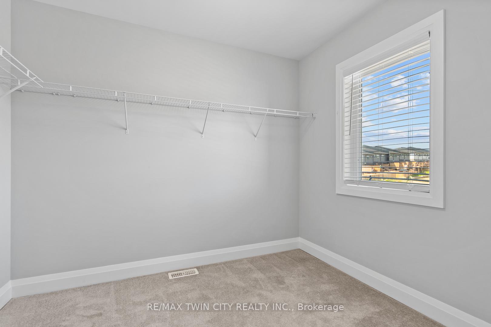 Photo 20 of 900 Chapel Hill Court, Kitchener — HOMEH