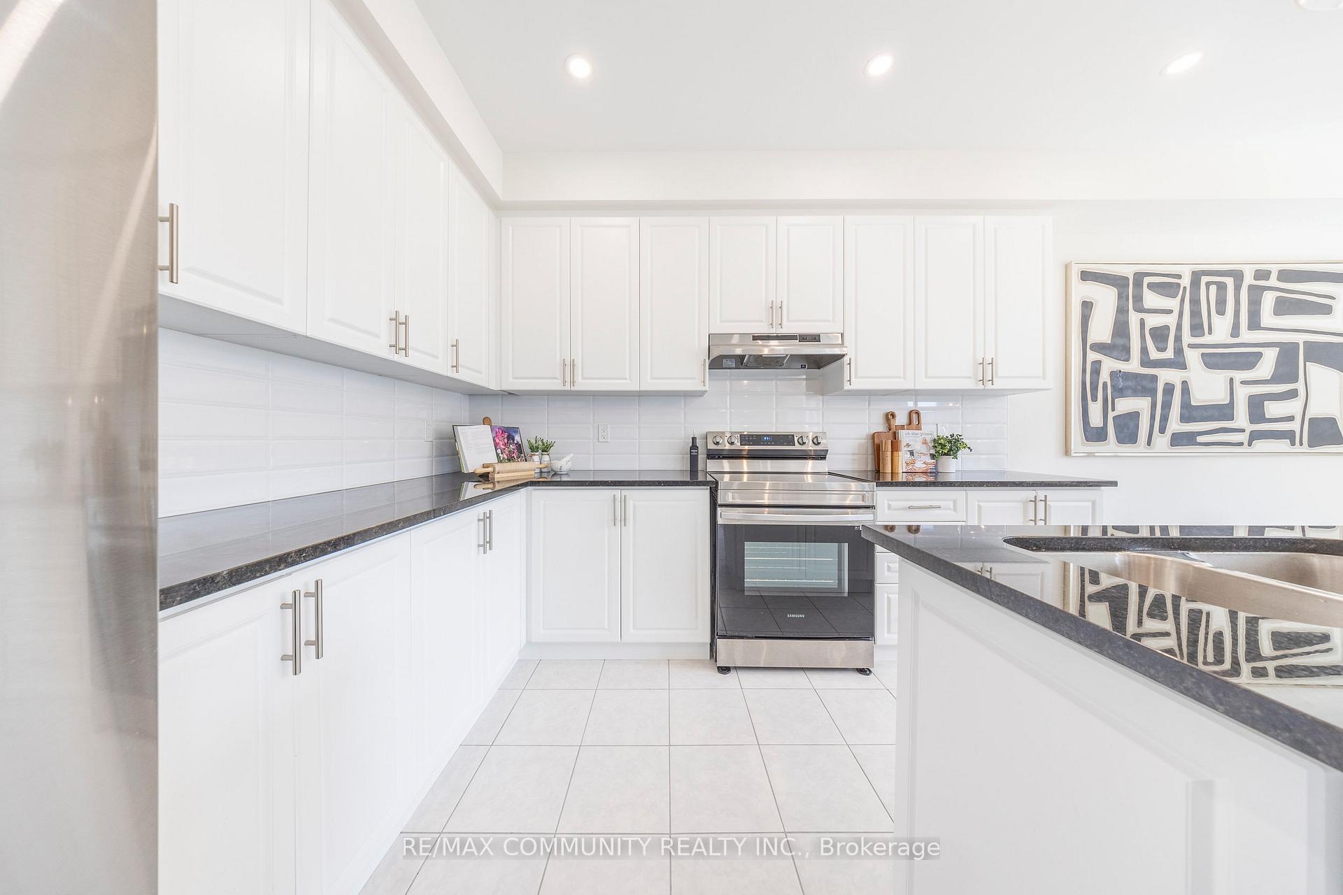 Photo 35 of 54 Wamsley Crescent, Clarington, Newcastle — HOMEH
