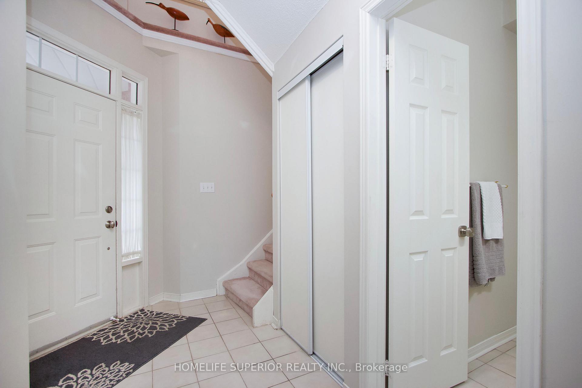 Photo 4 of 1023 Timberland Crescent S, Oshawa, Pinecrest — HOMEH