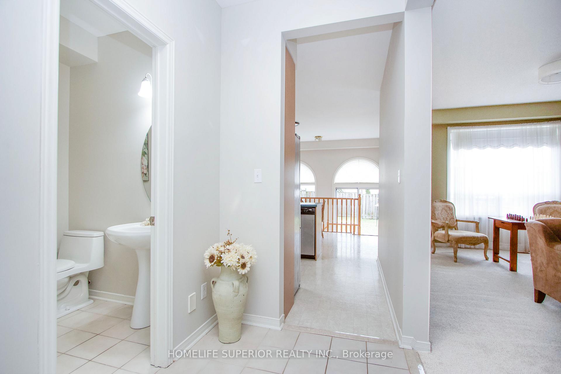 Photo 5 of 1023 Timberland Crescent S, Oshawa, Pinecrest — HOMEH