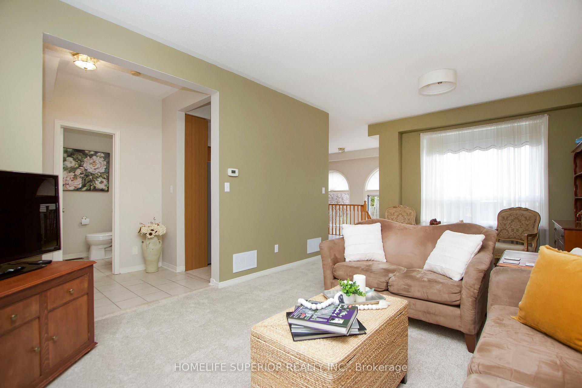 Photo 8 of 1023 Timberland Crescent S, Oshawa, Pinecrest — HOMEH