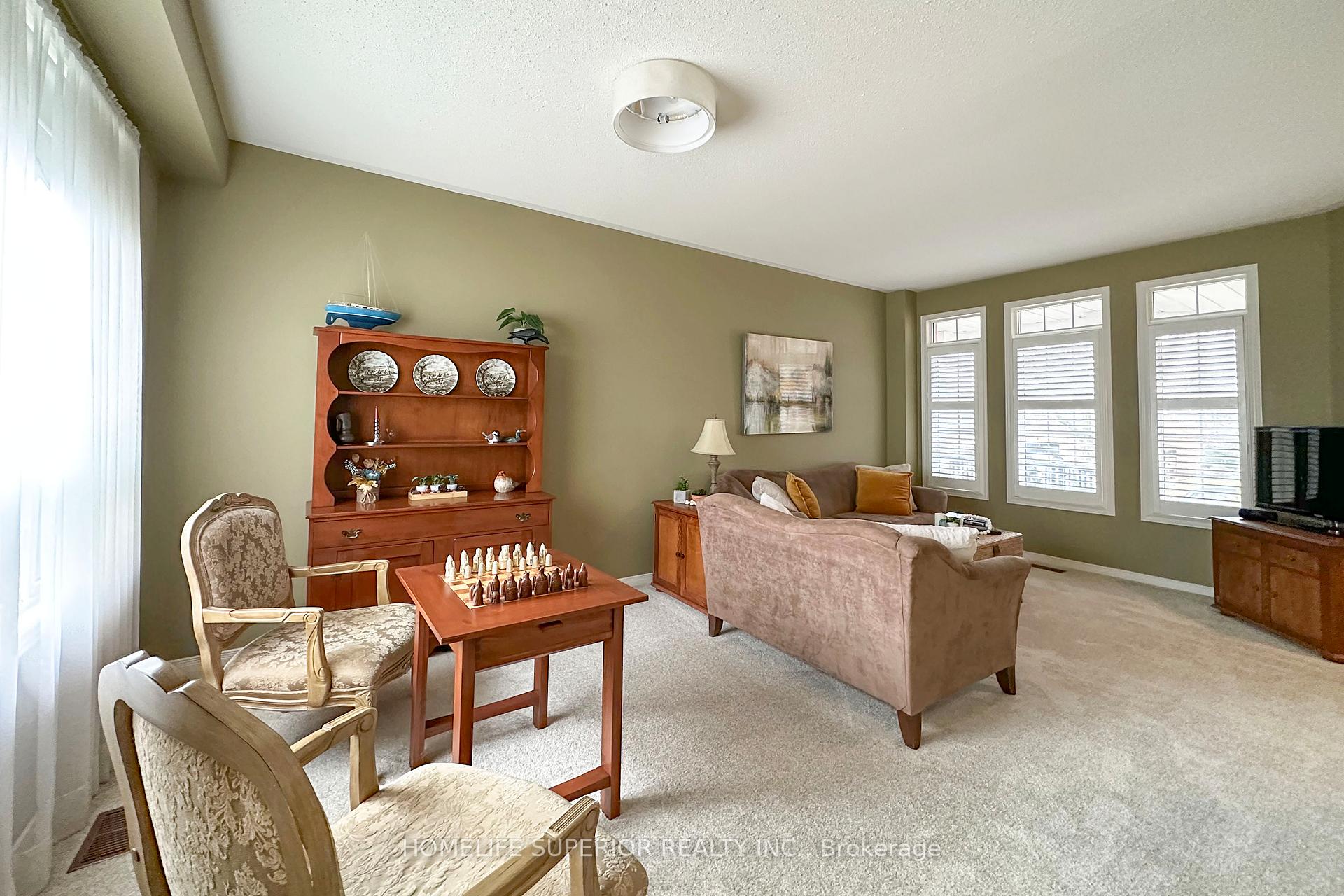 Photo 10 of 1023 Timberland Crescent S, Oshawa, Pinecrest — HOMEH