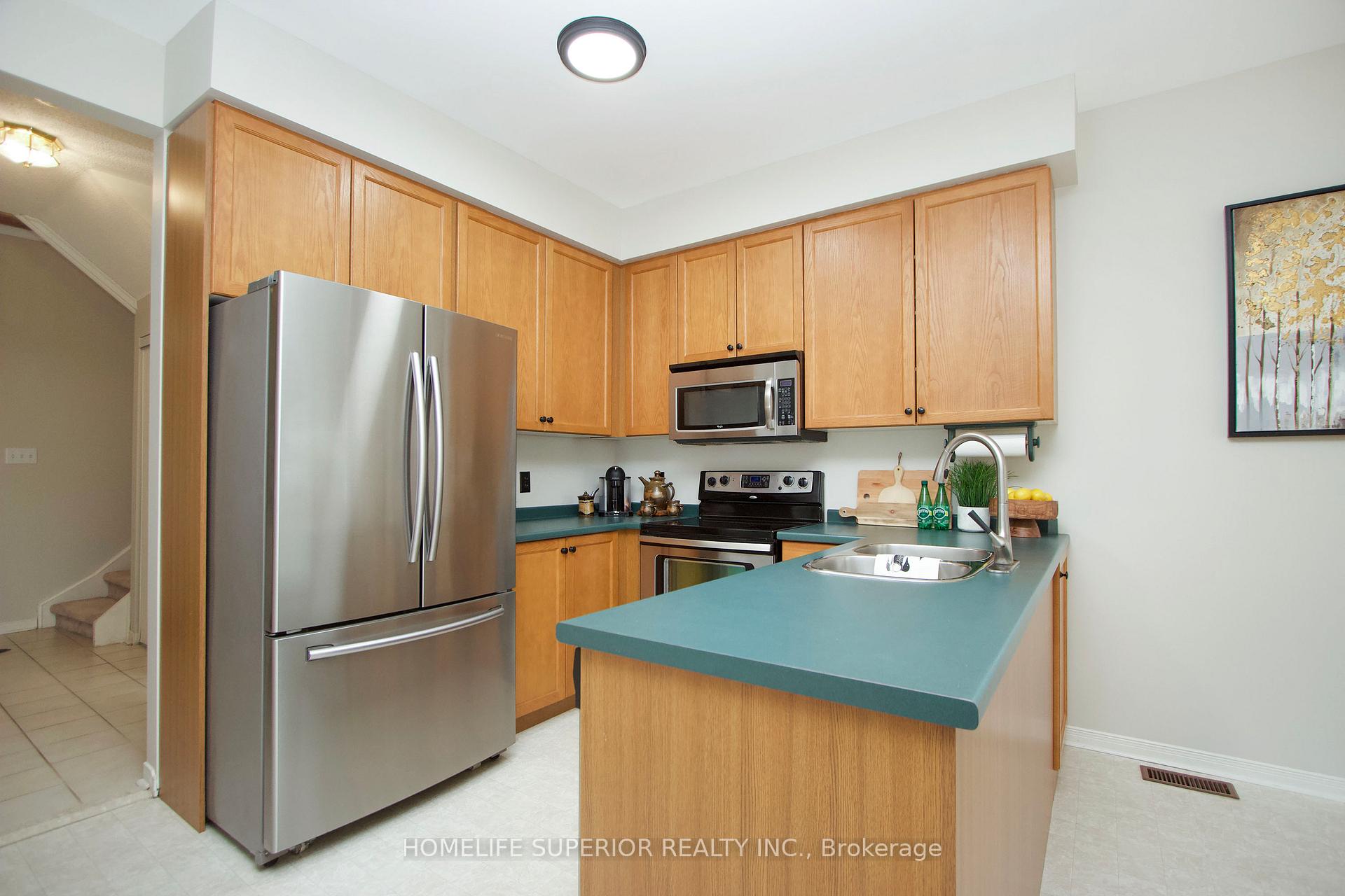 Photo 12 of 1023 Timberland Crescent S, Oshawa, Pinecrest — HOMEH