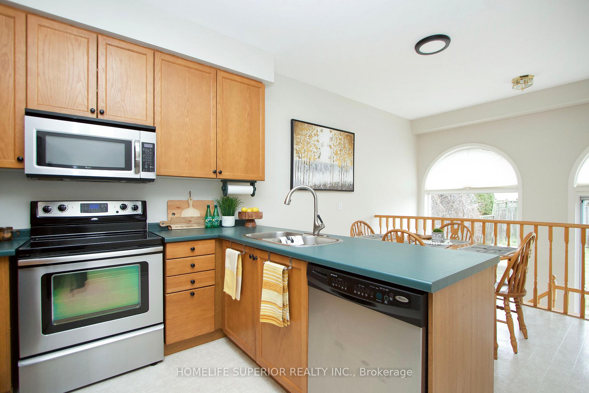 Photo 13 of 1023 Timberland Crescent S, Oshawa, Pinecrest — HOMEH
