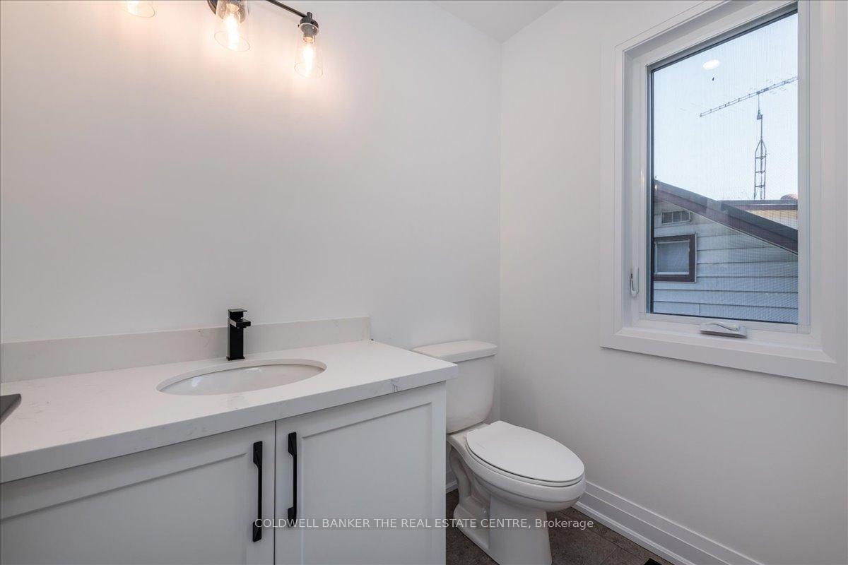 Photo 4 of 1117 Stoney Point Road, Innisfil, Lefroy — HOMEH