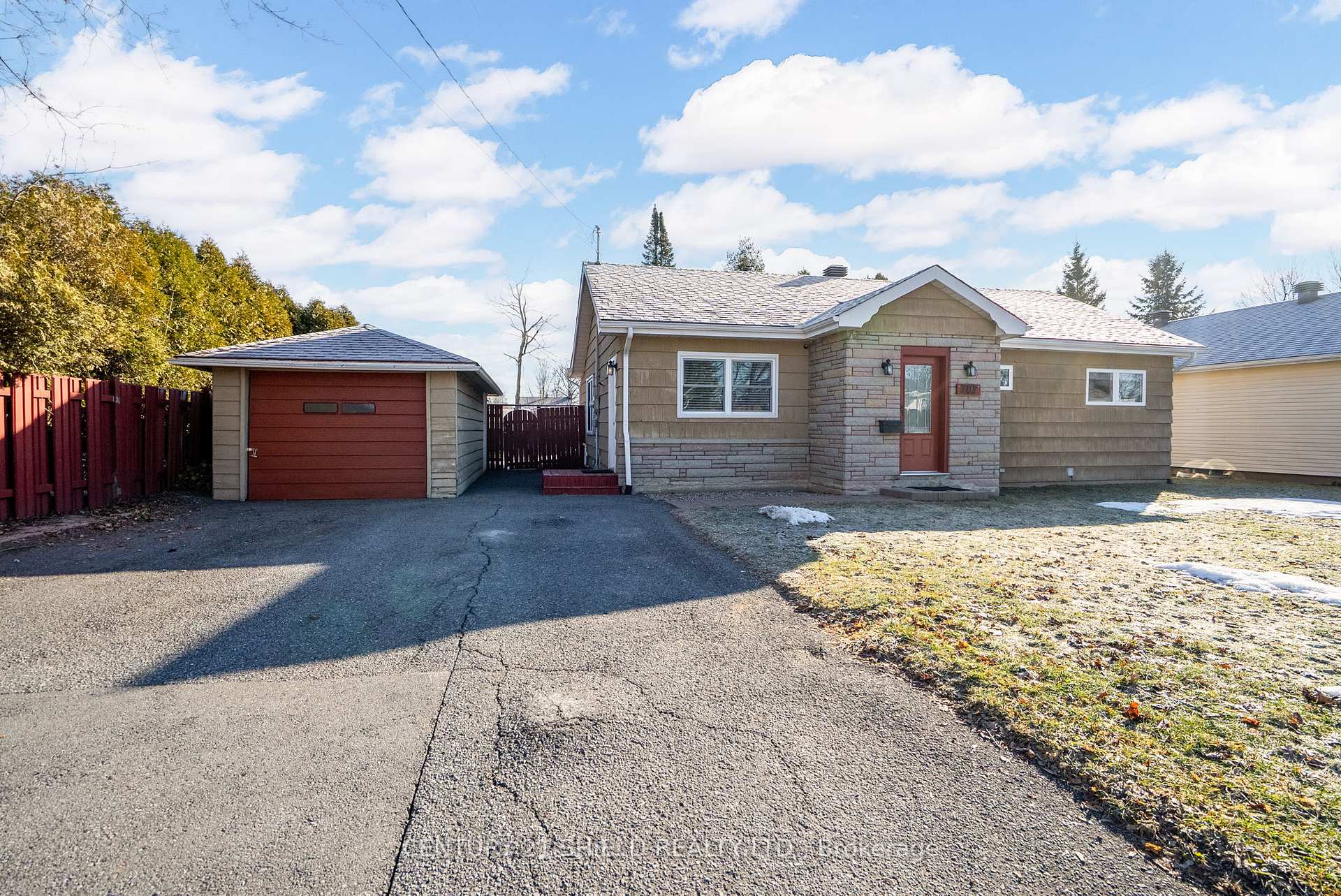 Photo 1 of 707 James Street, Cornwall — HOMEH