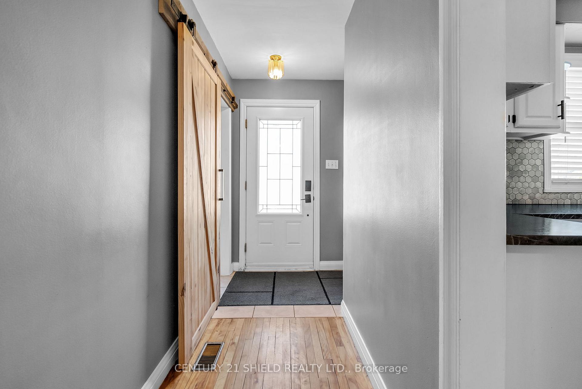 Photo 2 of 707 James Street, Cornwall — HOMEH