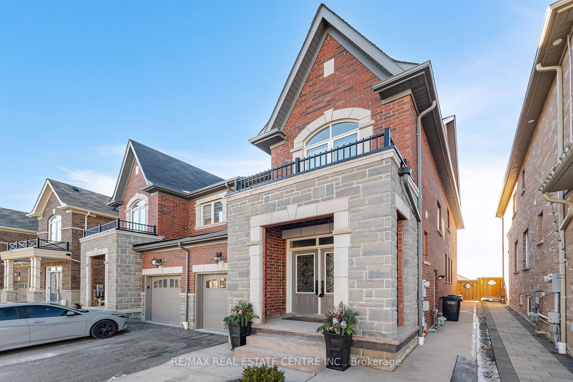 Photo 2 of 94 Little Britain Crescent, Brampton, Bram West — HOMEH