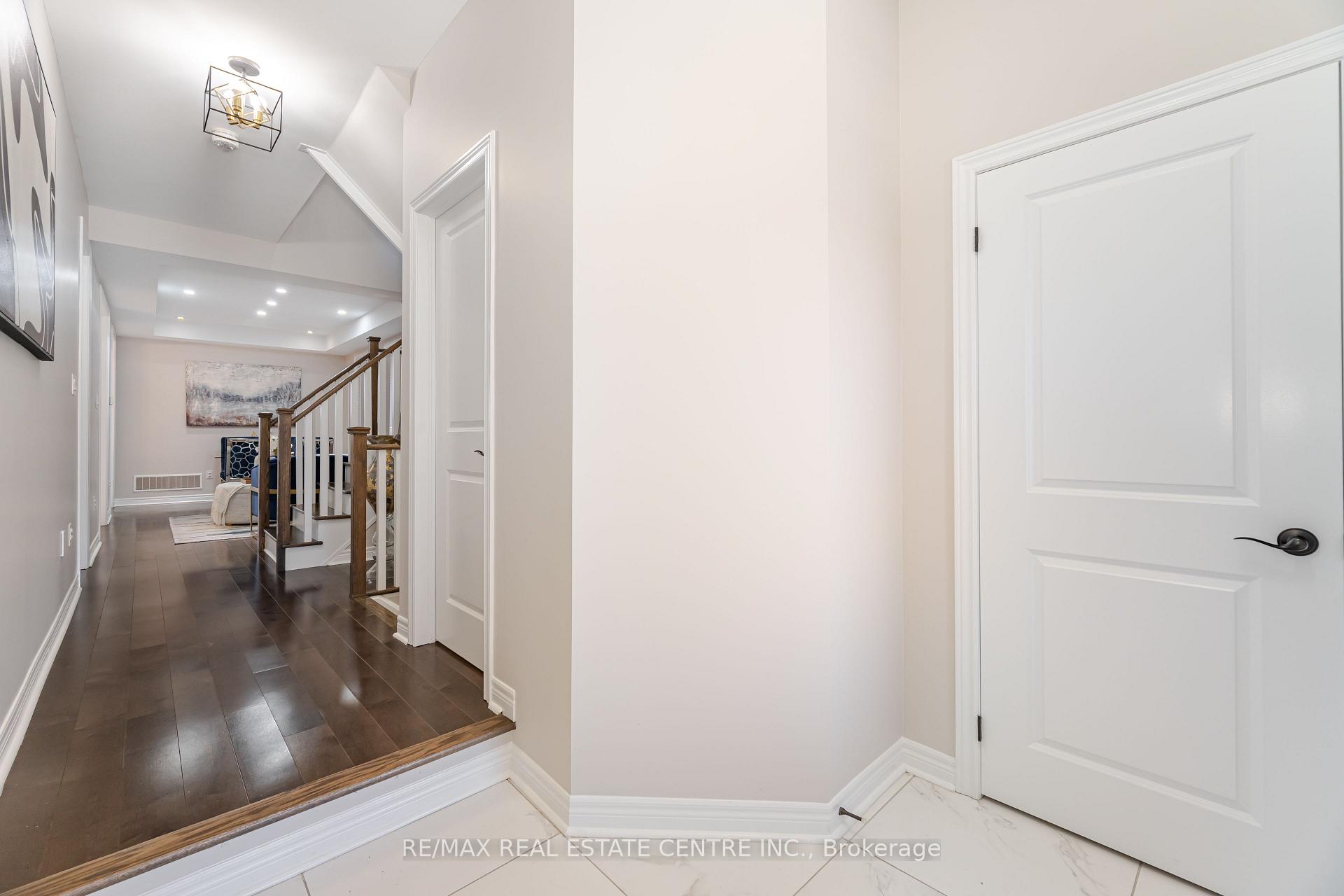 Photo 3 of 94 Little Britain Crescent, Brampton, Bram West — HOMEH