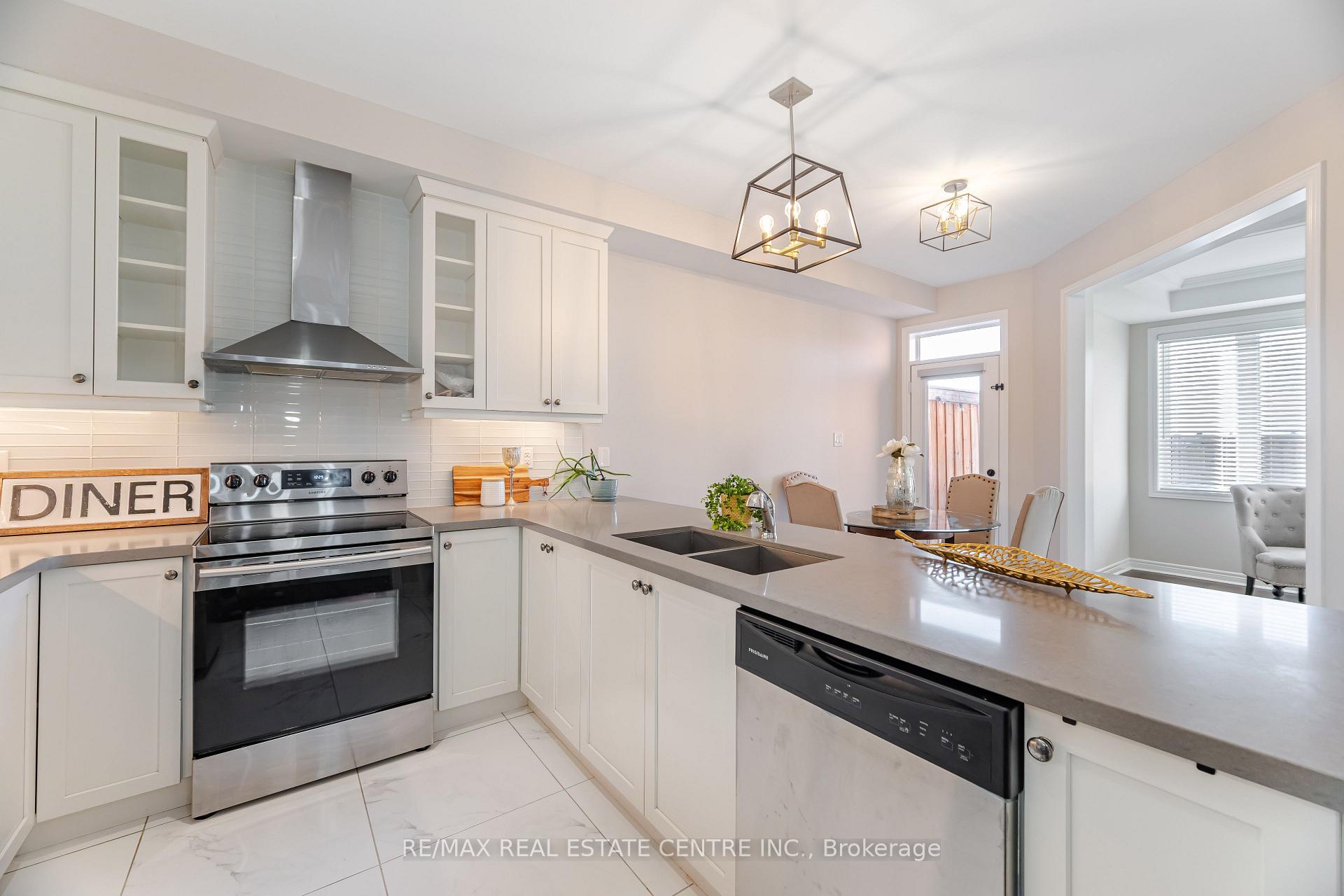 Photo 9 of 94 Little Britain Crescent, Brampton, Bram West — HOMEH