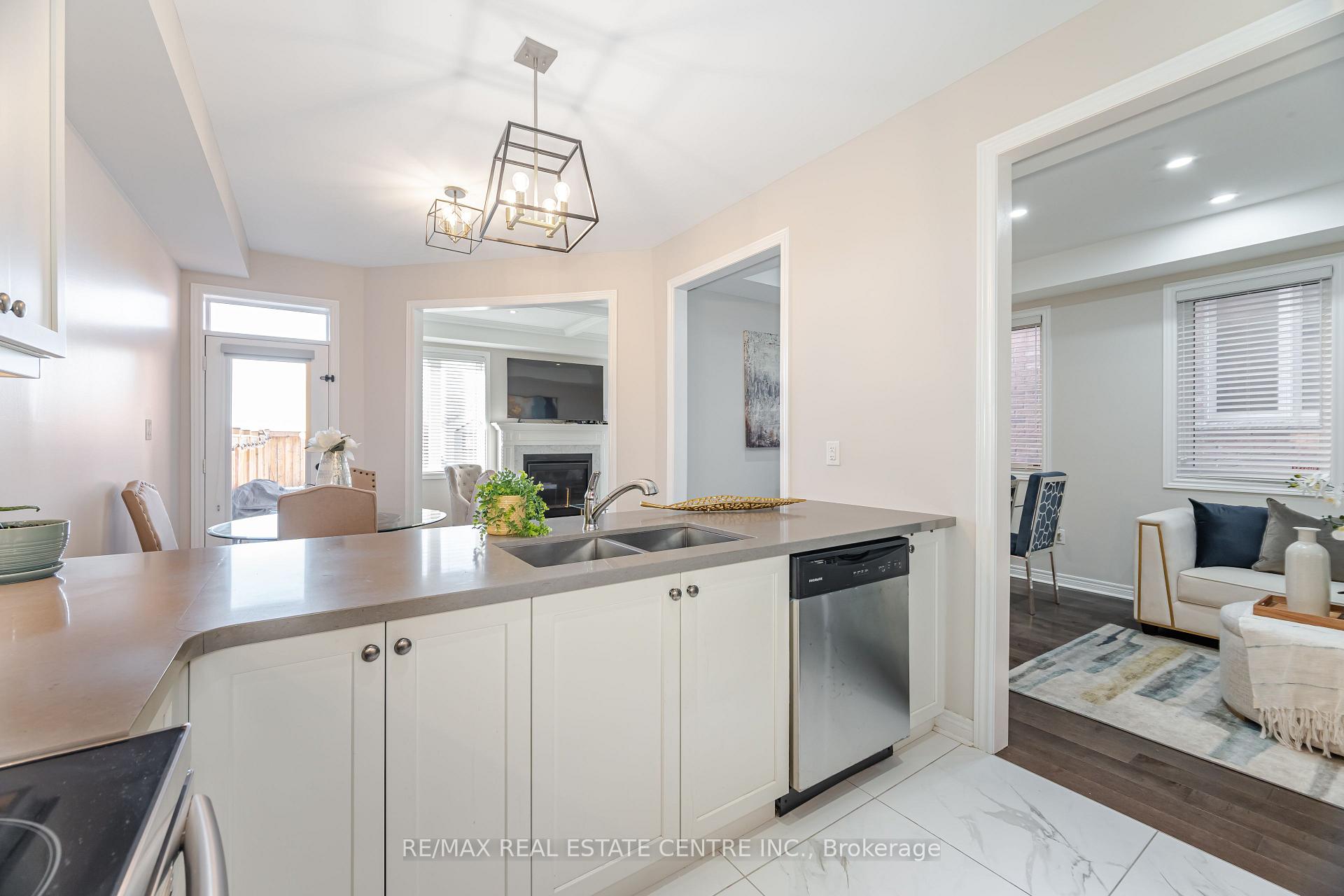 Photo 11 of 94 Little Britain Crescent, Brampton, Bram West — HOMEH
