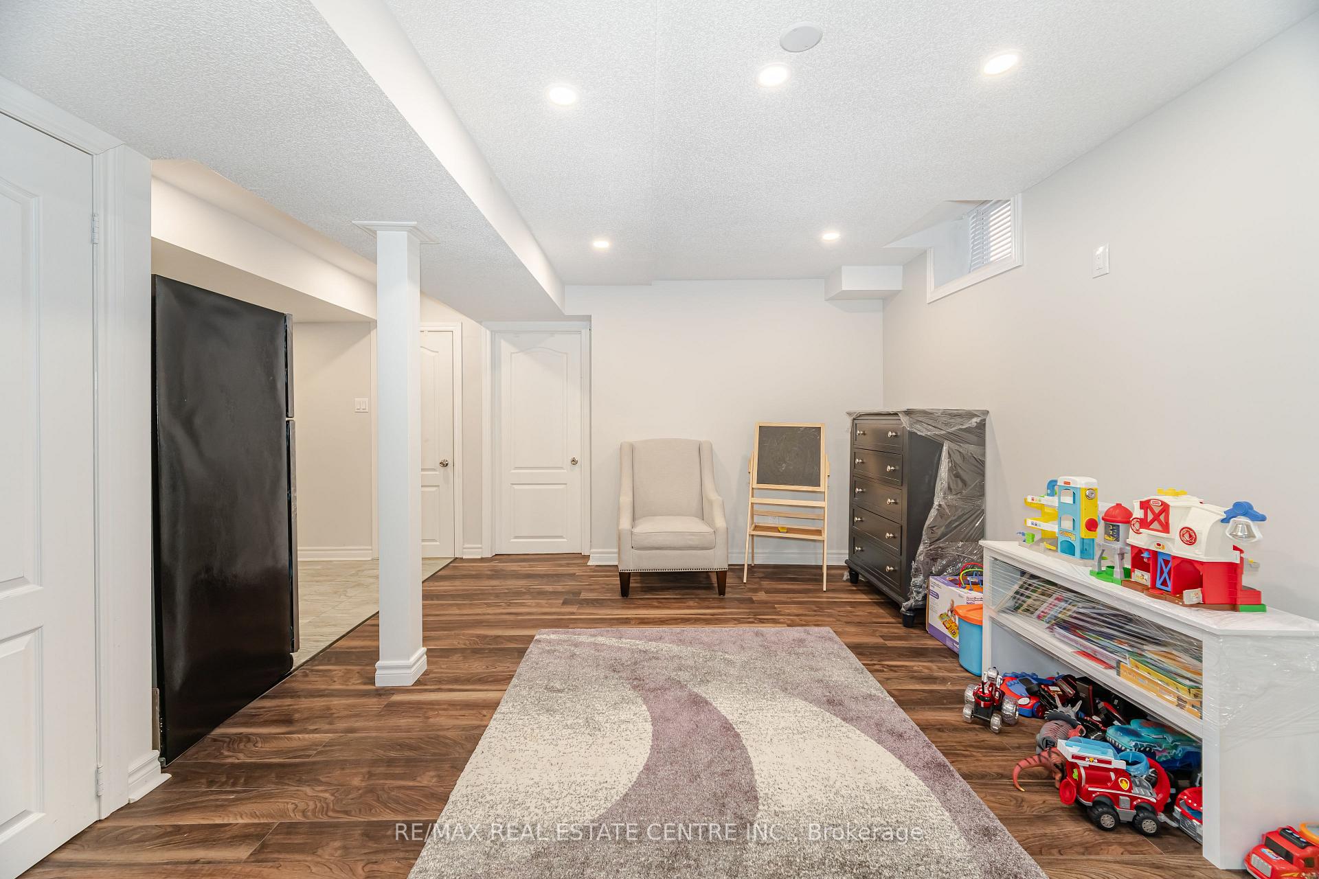Photo 33 of 94 Little Britain Crescent, Brampton, Bram West — HOMEH