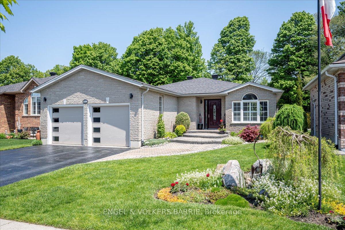 Photo 20 of 104 Crompton Drive, Barrie, Little Lake — HOMEH