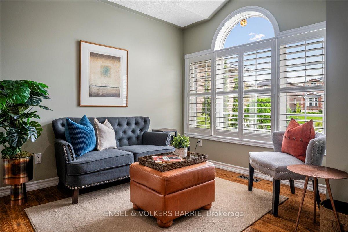 Photo 22 of 104 Crompton Drive, Barrie, Little Lake — HOMEH