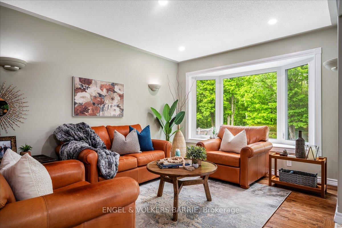 Photo 23 of 104 Crompton Drive, Barrie, Little Lake — HOMEH