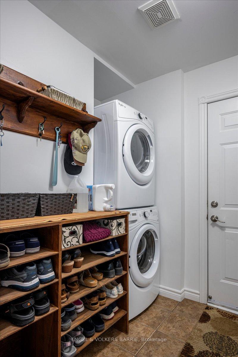Photo 33 of 104 Crompton Drive, Barrie, Little Lake — HOMEH