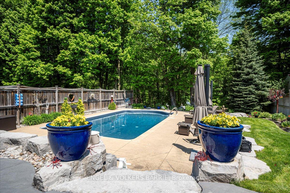Photo 34 of 104 Crompton Drive, Barrie, Little Lake — HOMEH