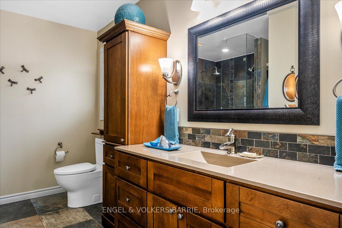 Photo 13 of 104 Crompton Drive, Barrie, Little Lake — HOMEH