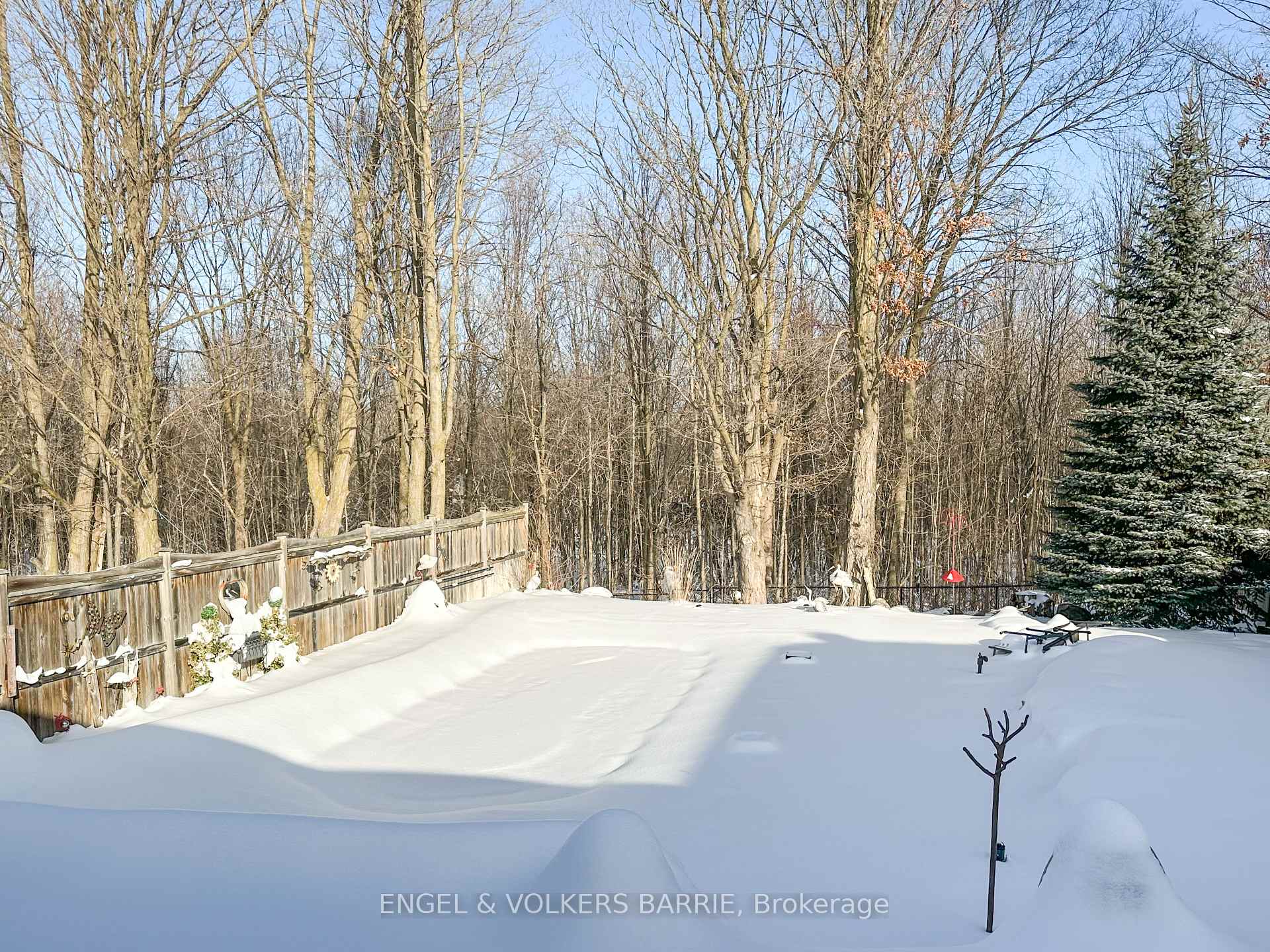 Photo 19 of 104 Crompton Drive, Barrie, Little Lake — HOMEH