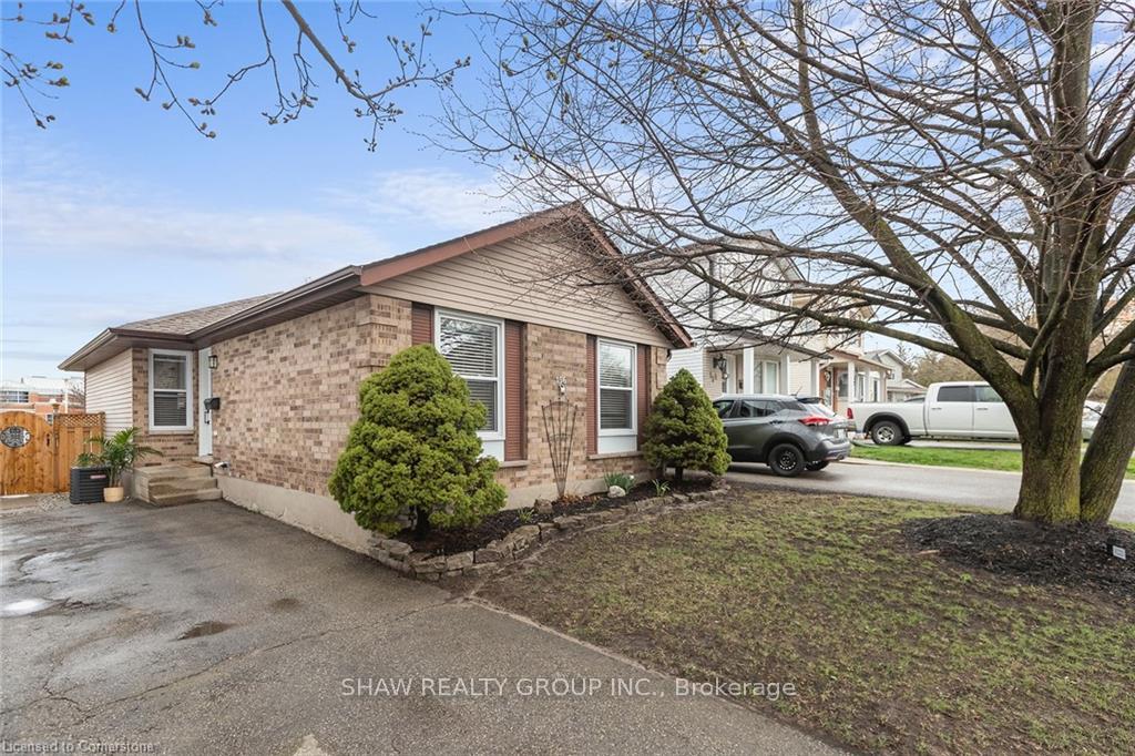 Photo 2 of 156 Carter Crescent, Cambridge — HOMEH