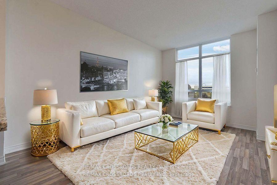 Photo 4 of Unit 302, 9245 Jane Street, Vaughan, Maple — HOMEH