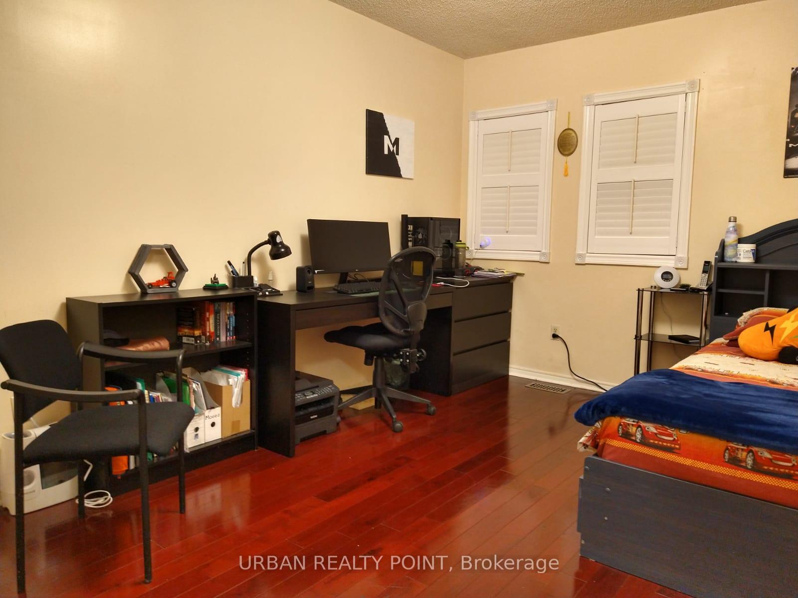 Photo 3 of 154 Clarion Crescent, Markham, Middlefield — HOMEH