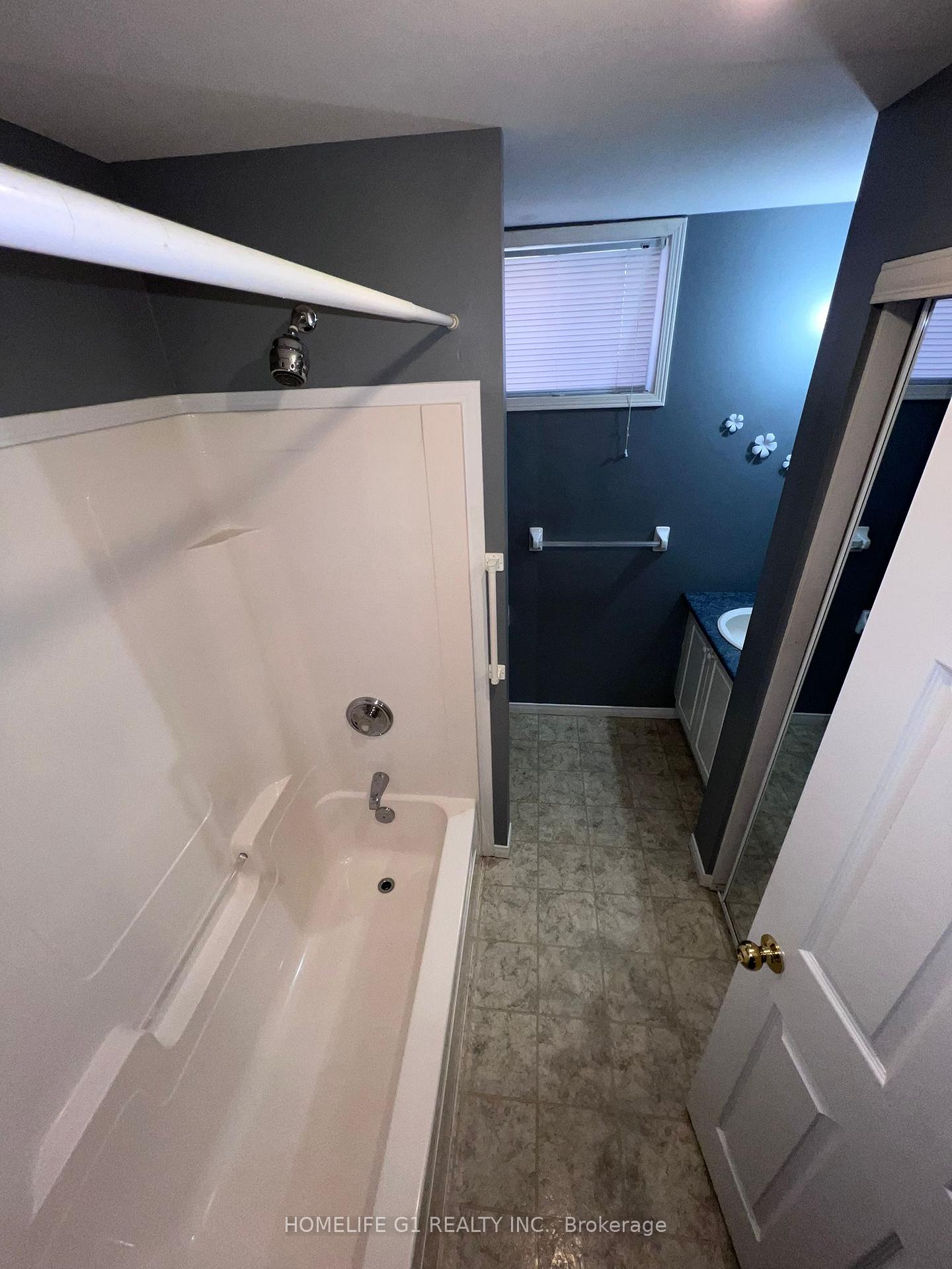 Photo 4 of 107 Holly Meadow Road, Barrie, Holly — HOMEH